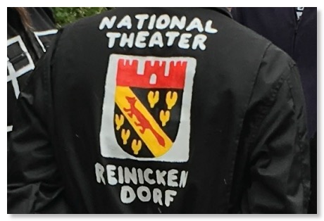 Helfer im Nationaltheater Reinickendorf von Vegard Vinge und Ida Müller Flower